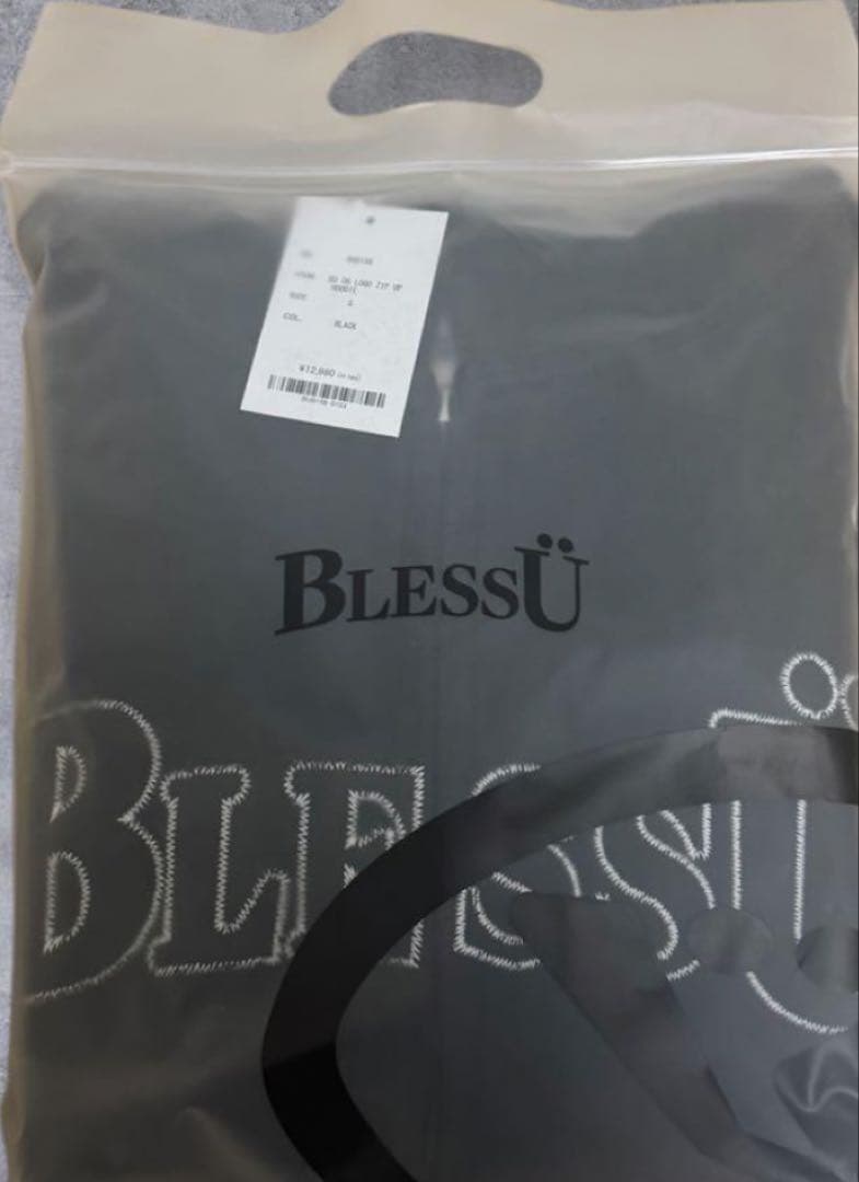BlessÜ ジップパーカーブラック