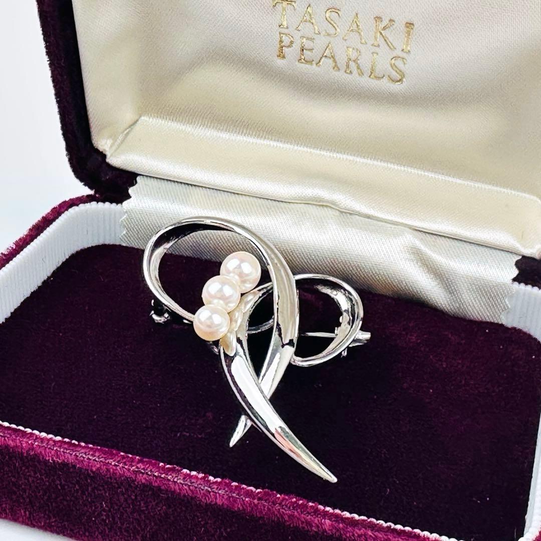 タサキ パール付きシルバーブローチ　コサージュ　アクセサリー　ロゴ
