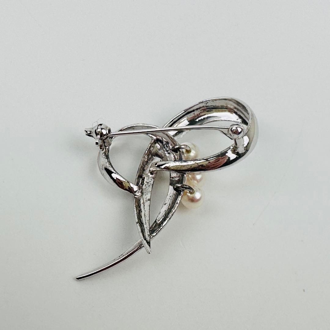 タサキ パール付きシルバーブローチ　コサージュ　アクセサリー　ロゴ