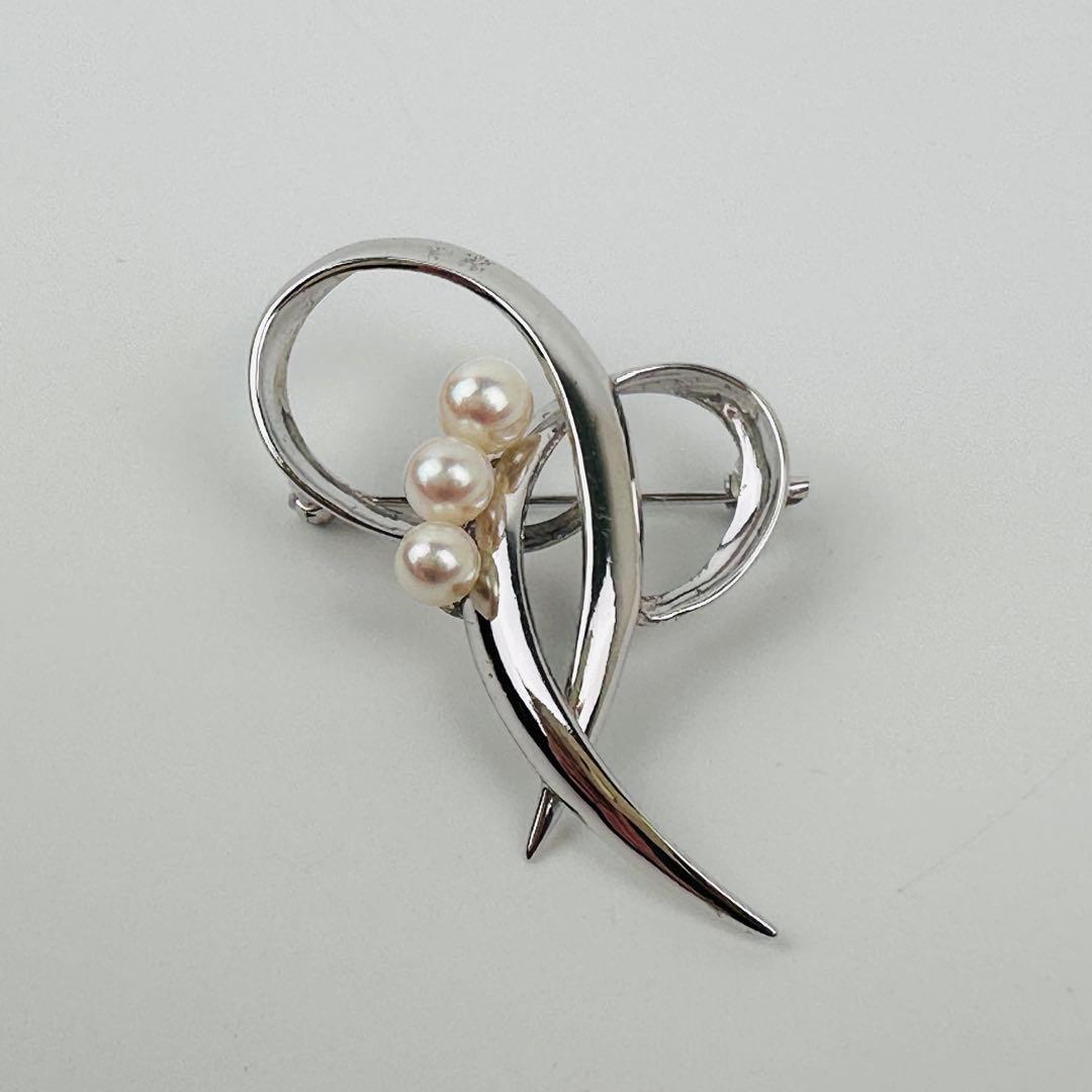 タサキ パール付きシルバーブローチ　コサージュ　アクセサリー　ロゴ