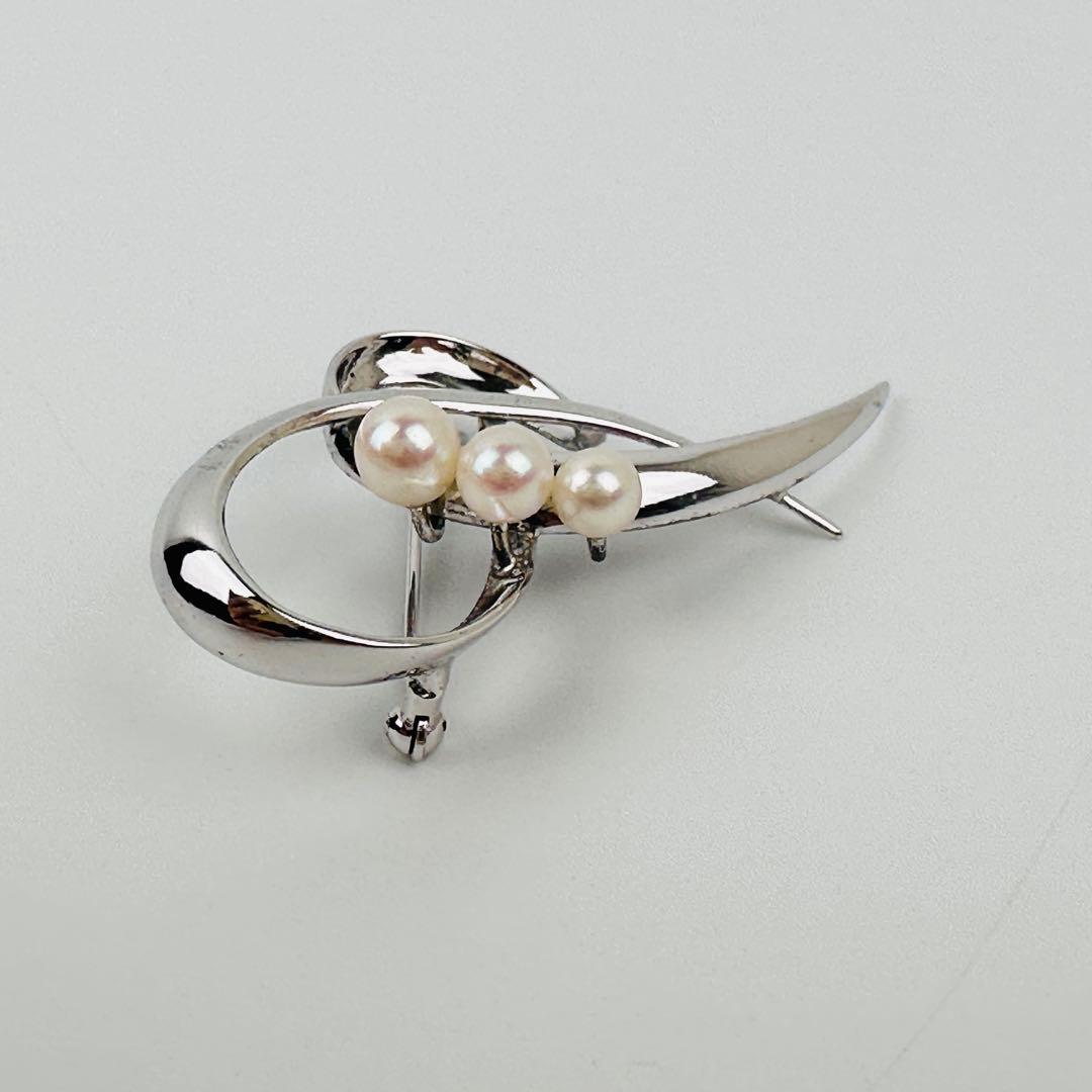 タサキ パール付きシルバーブローチ　コサージュ　アクセサリー　ロゴ