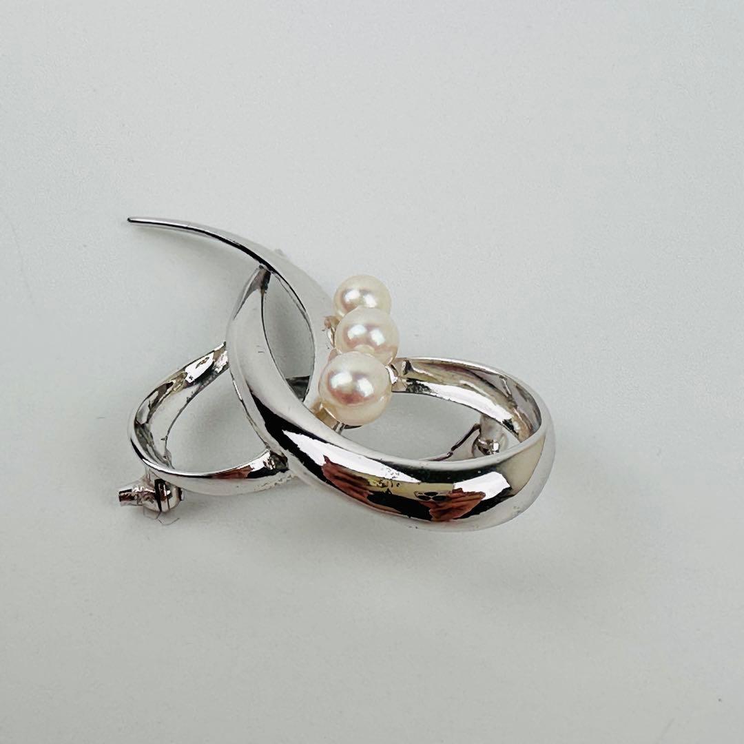タサキ パール付きシルバーブローチ　コサージュ　アクセサリー　ロゴ