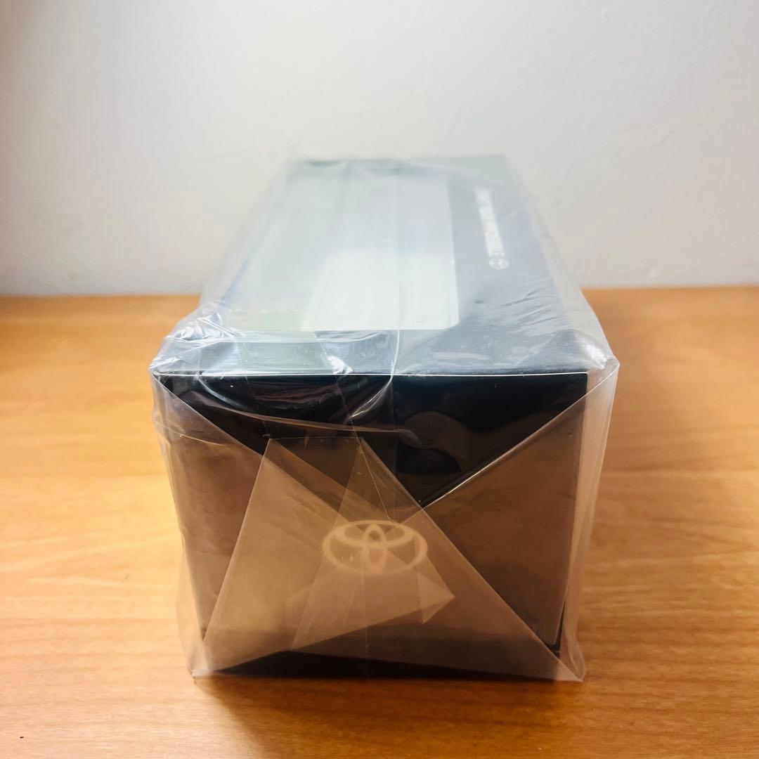 トヨタ ヴォクシー カラーサンプル 1/30スケール ミニカー ホワイトパール