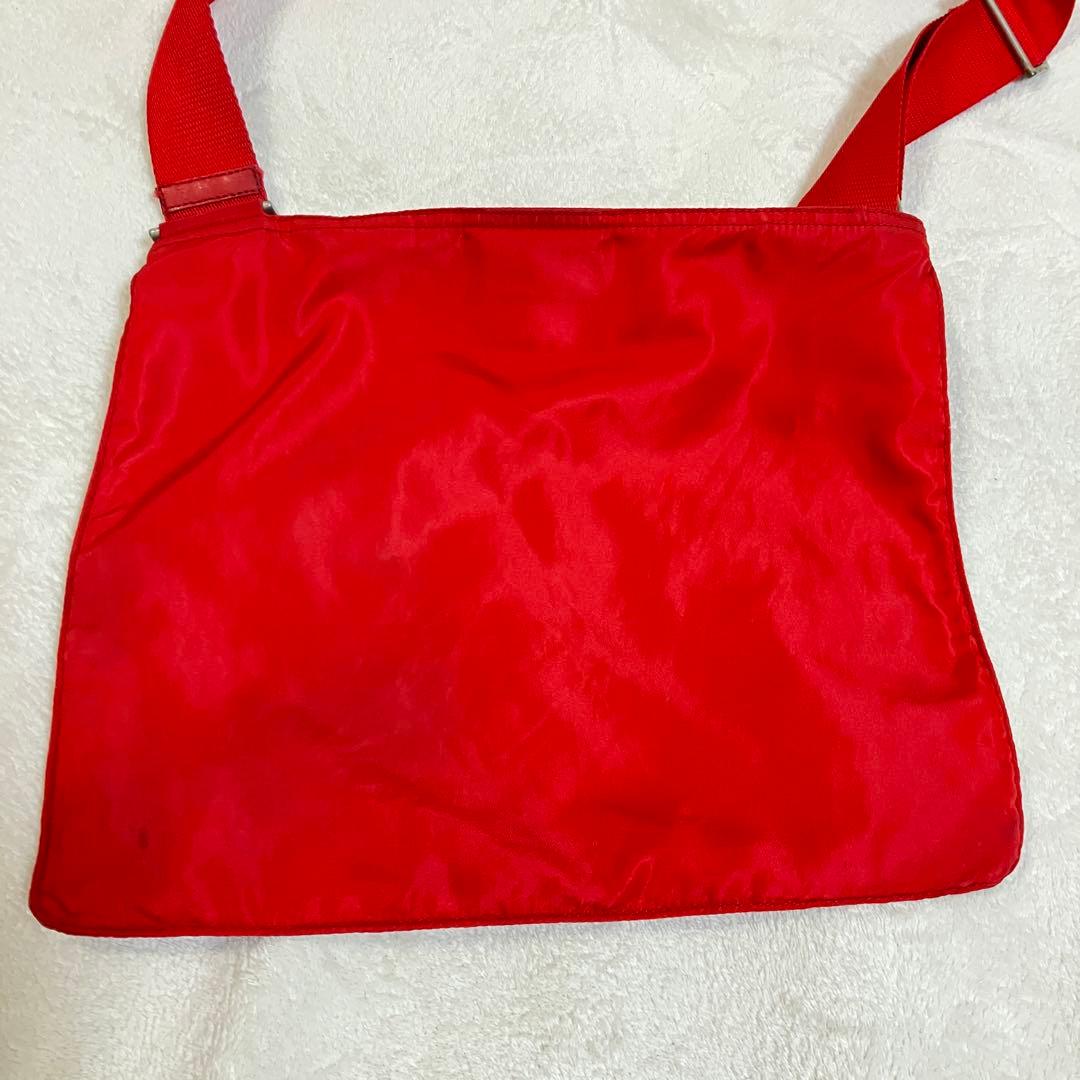 PRADA ショルダーバッグ サコッシュ 斜めがけ トライアングルロゴ レッド
