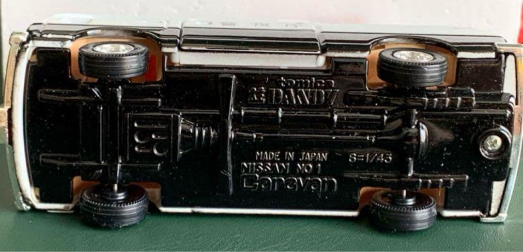 トミカダンディ 001 ニッサン キャラバン 事故処理車