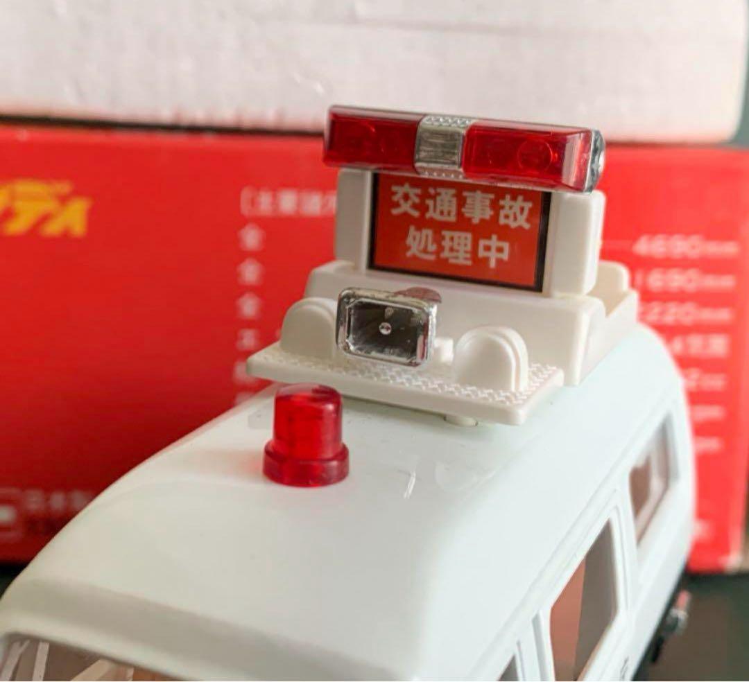 トミカダンディ 001 ニッサン キャラバン 事故処理車