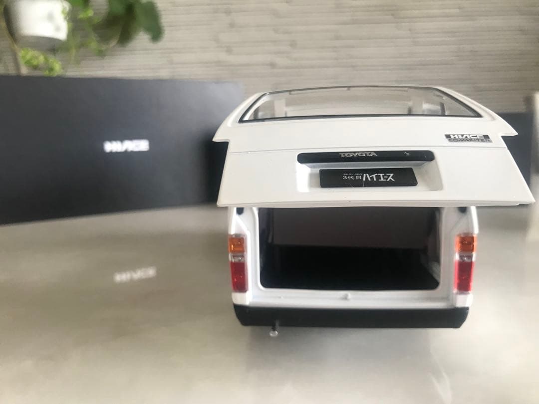 プライスダウン！トヨタハイエース1/18 TOYOTA H50 White