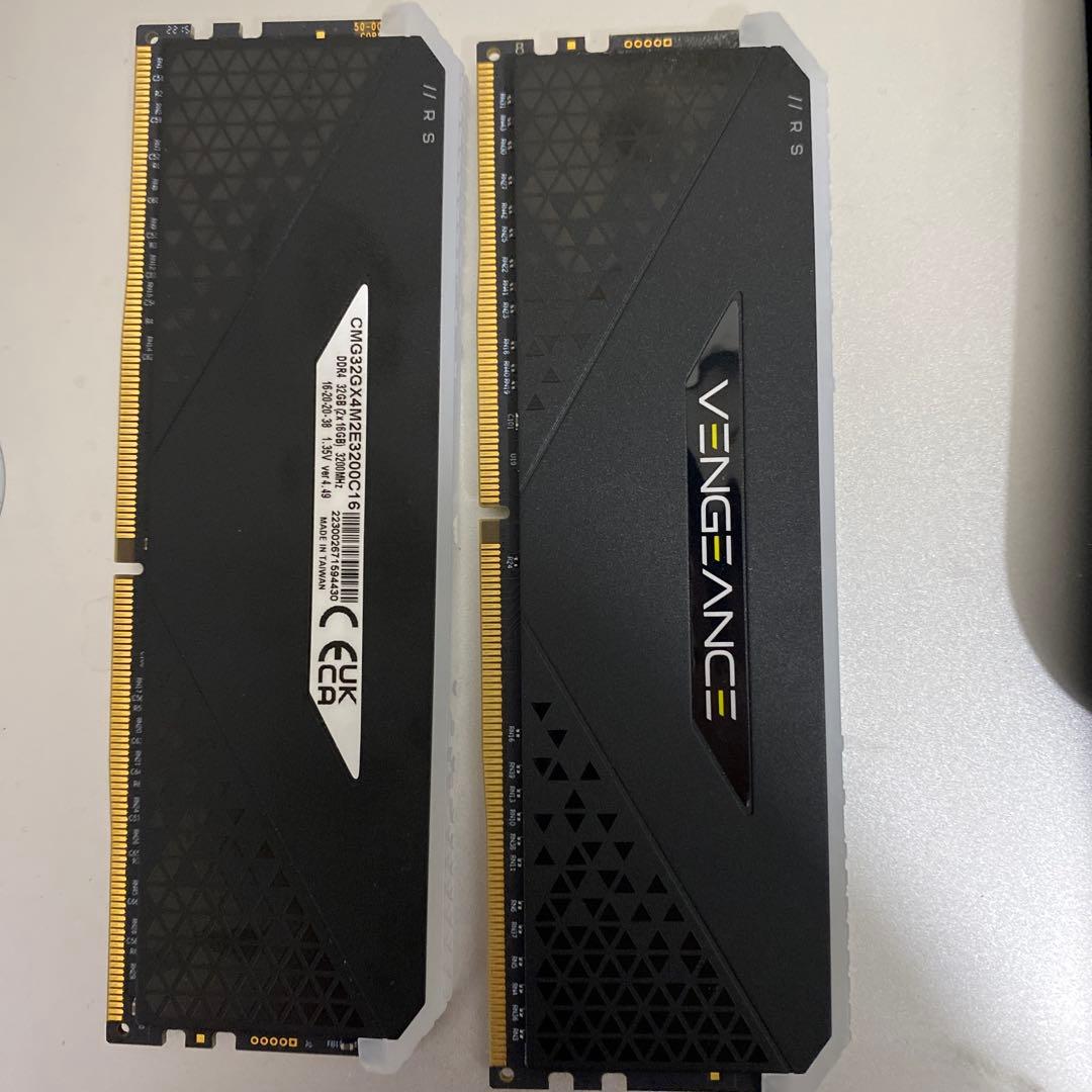 CORSAIR VENGEANCE RGB DDR4 32GB ②