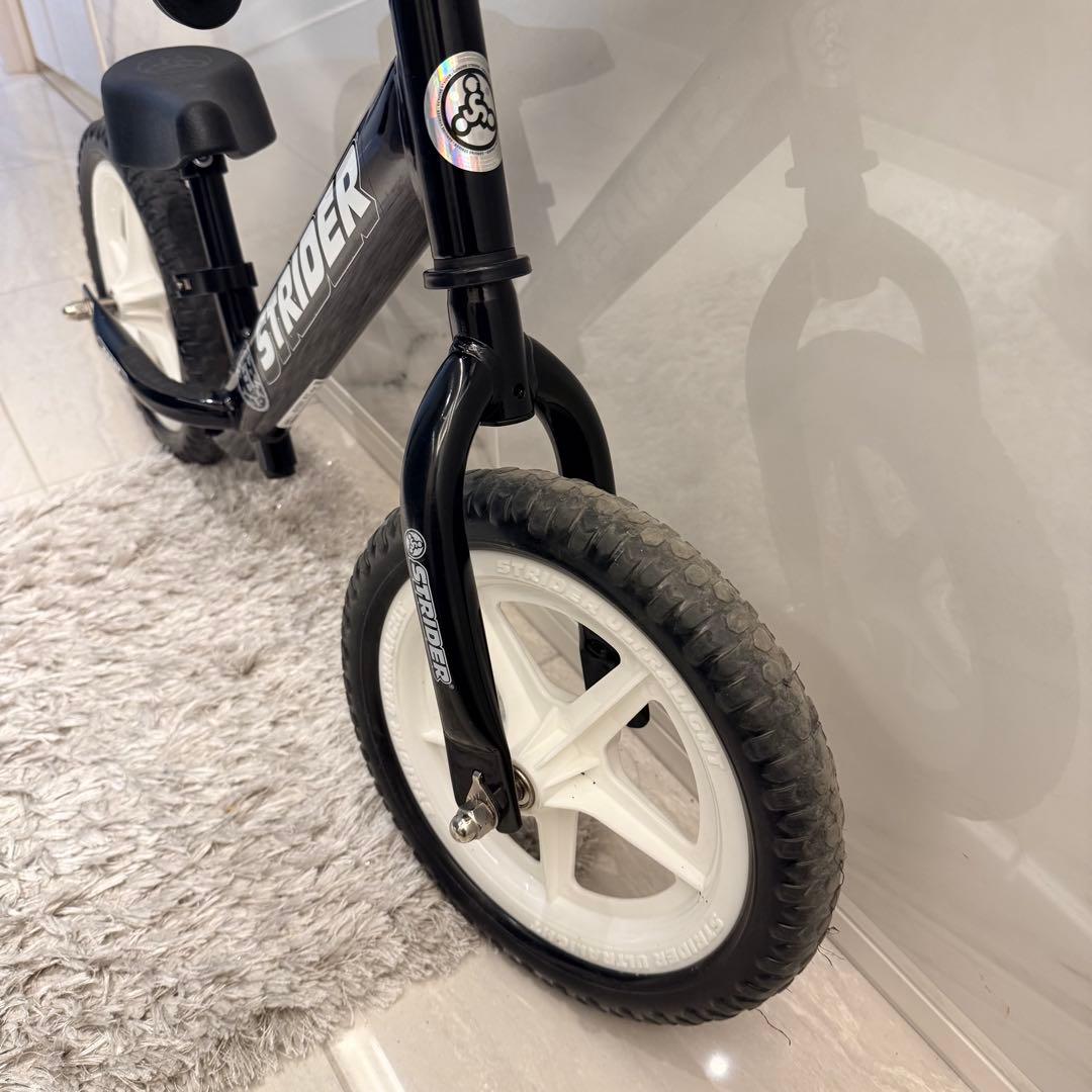 STRIDER バランスバイク 12インチ ブラック/ホワイト