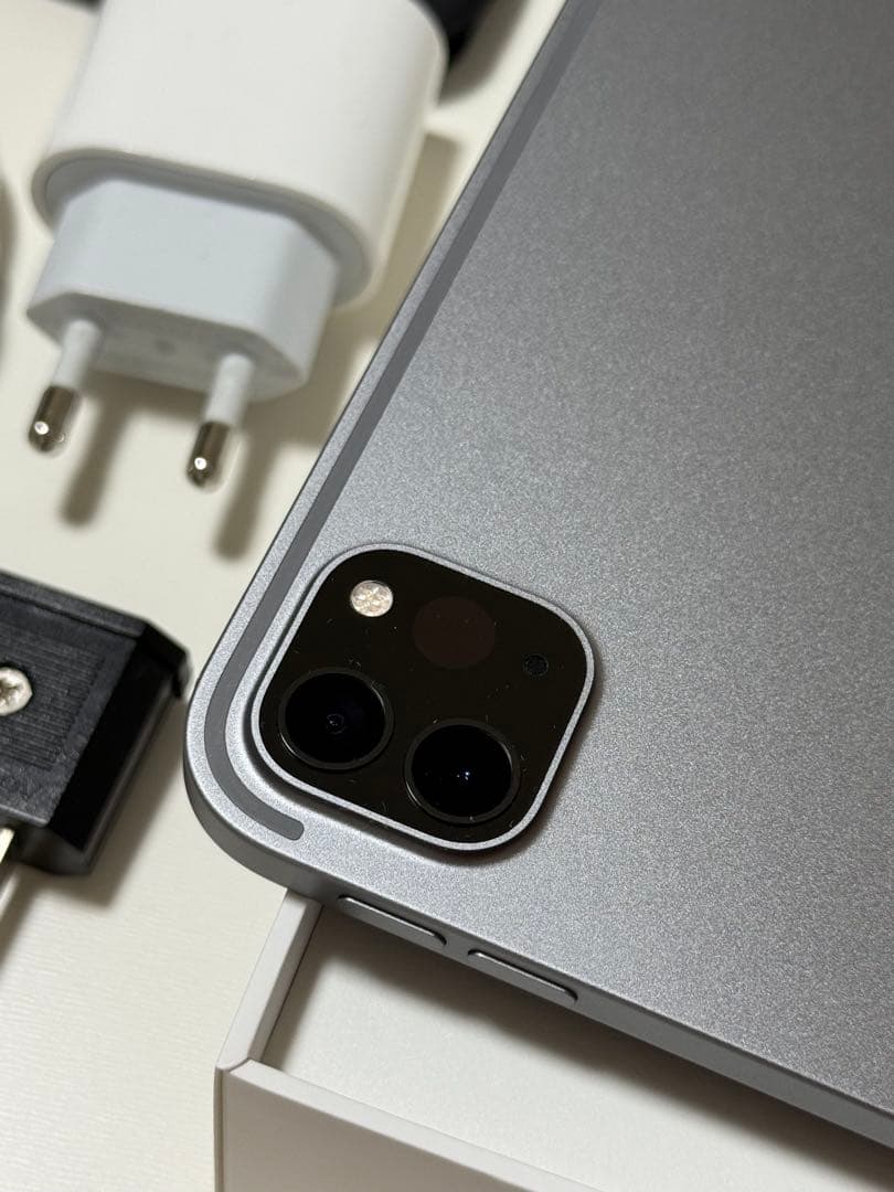 [美品] iPad Pro 12.9インチ（第6世代） 128GB Wi-Fi