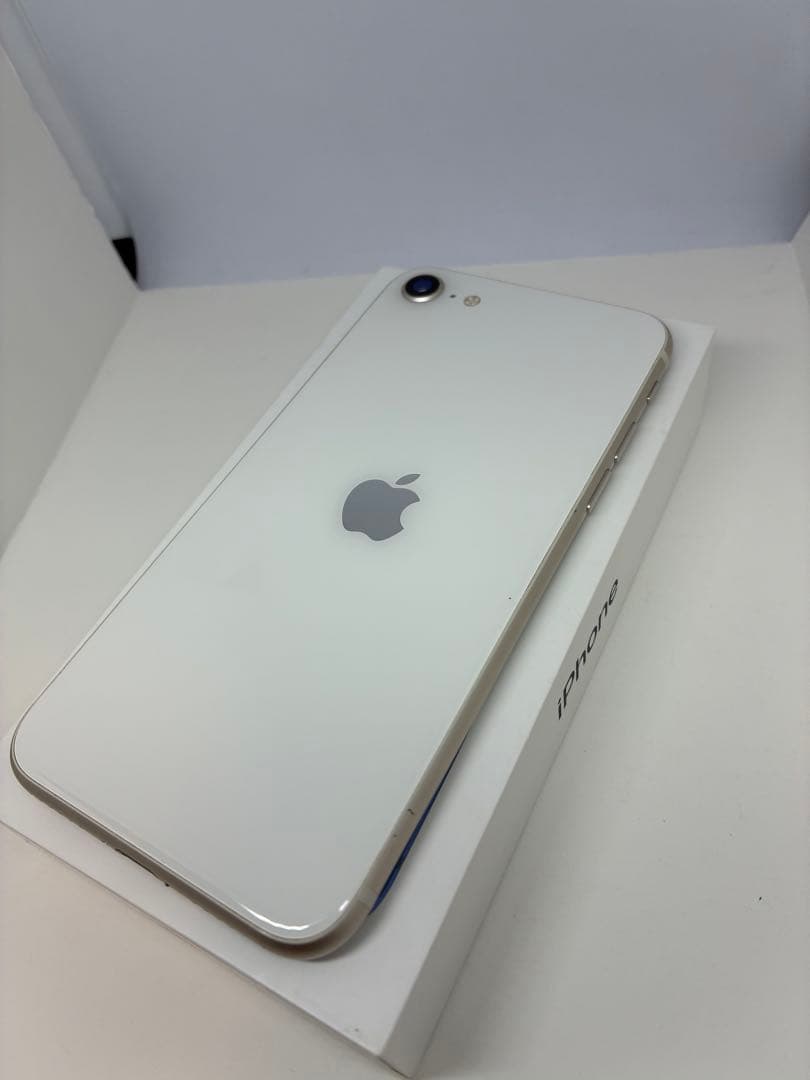 【美品】iPhone SE3 64G スターライト　SIMフリー　新品バッテリ