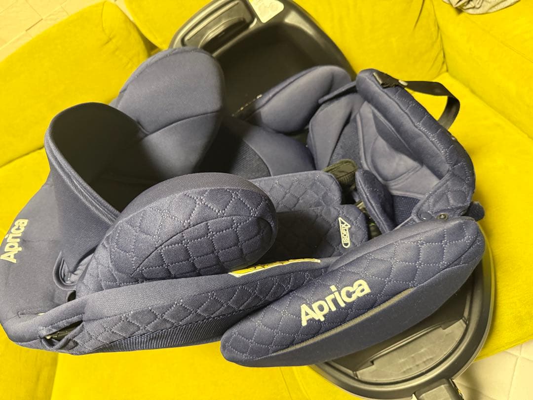 Aprica フラディアグロウプレミアム　ネイビー　チャイルドシート
