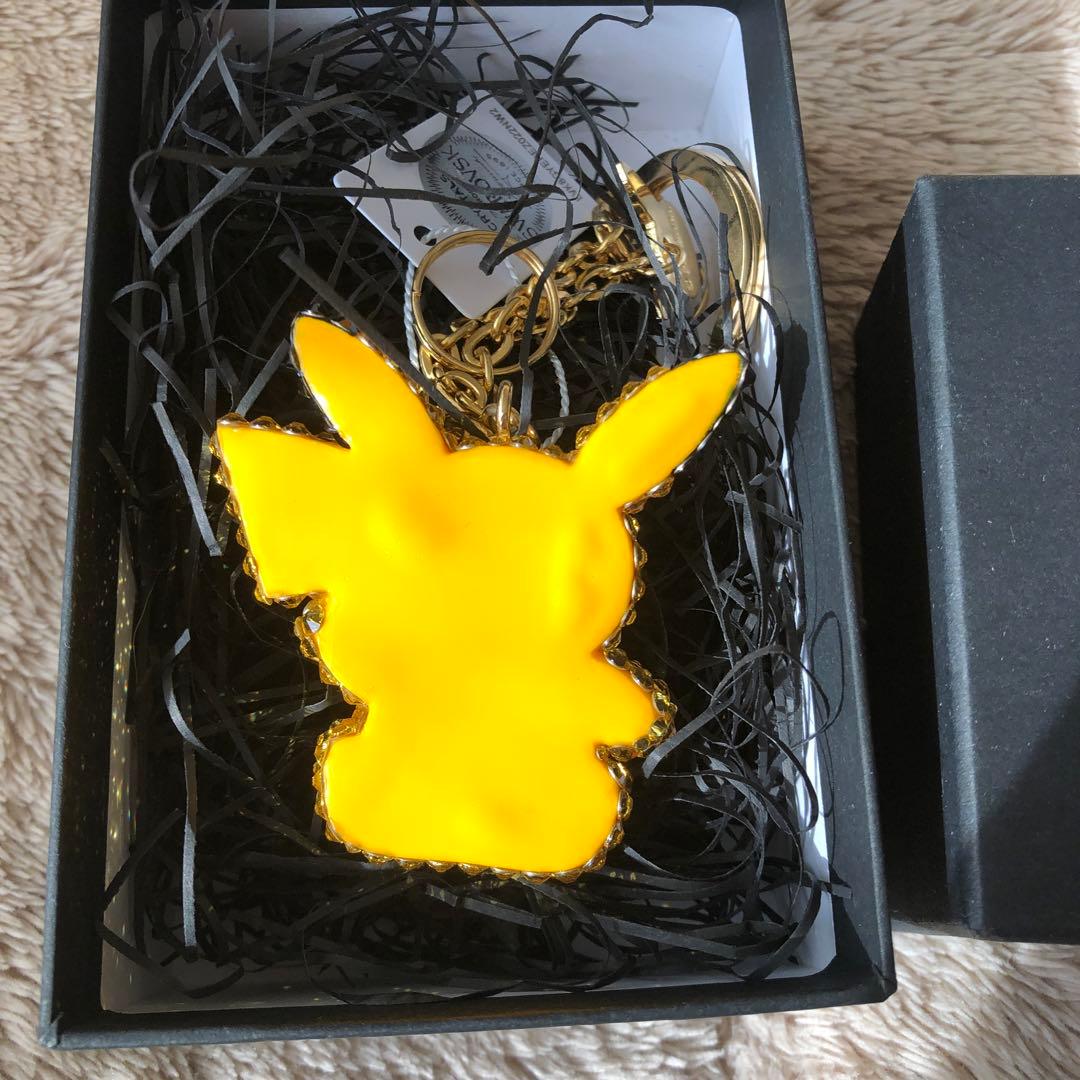 ポケモンセンター　シブヤ　初回盤　ピカチュウ スワロフスキー ピカチュウ