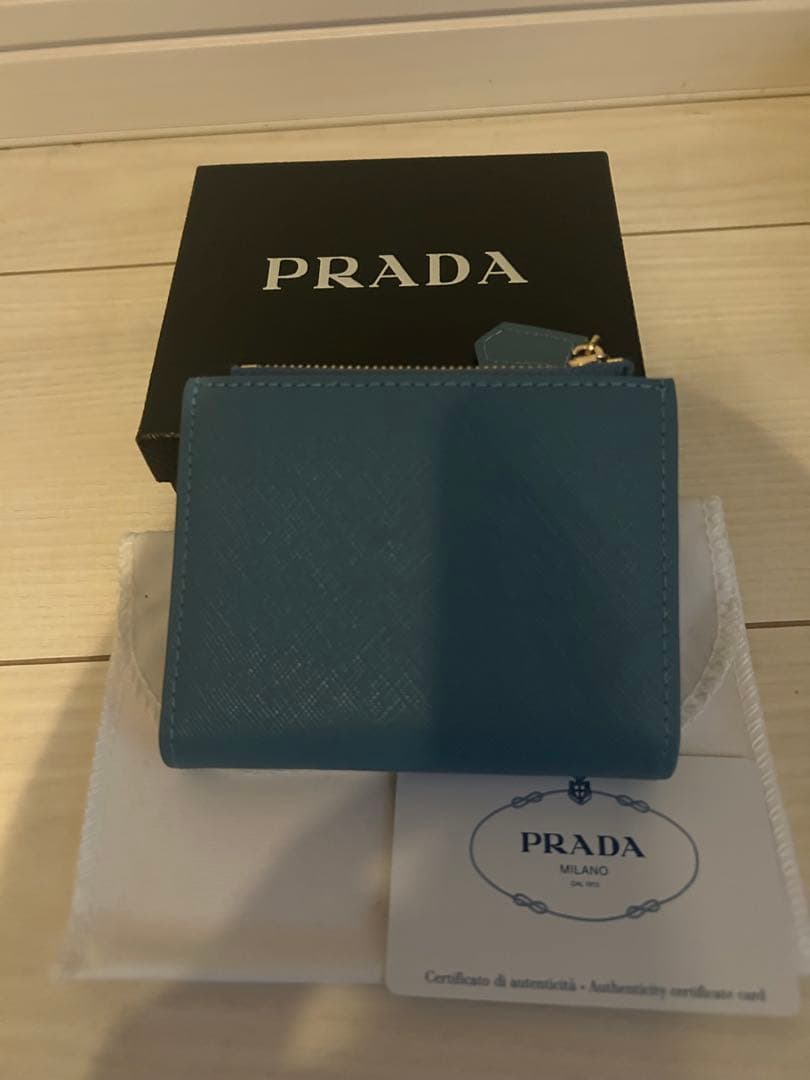 PRADA 二つ折り財布 ブルー