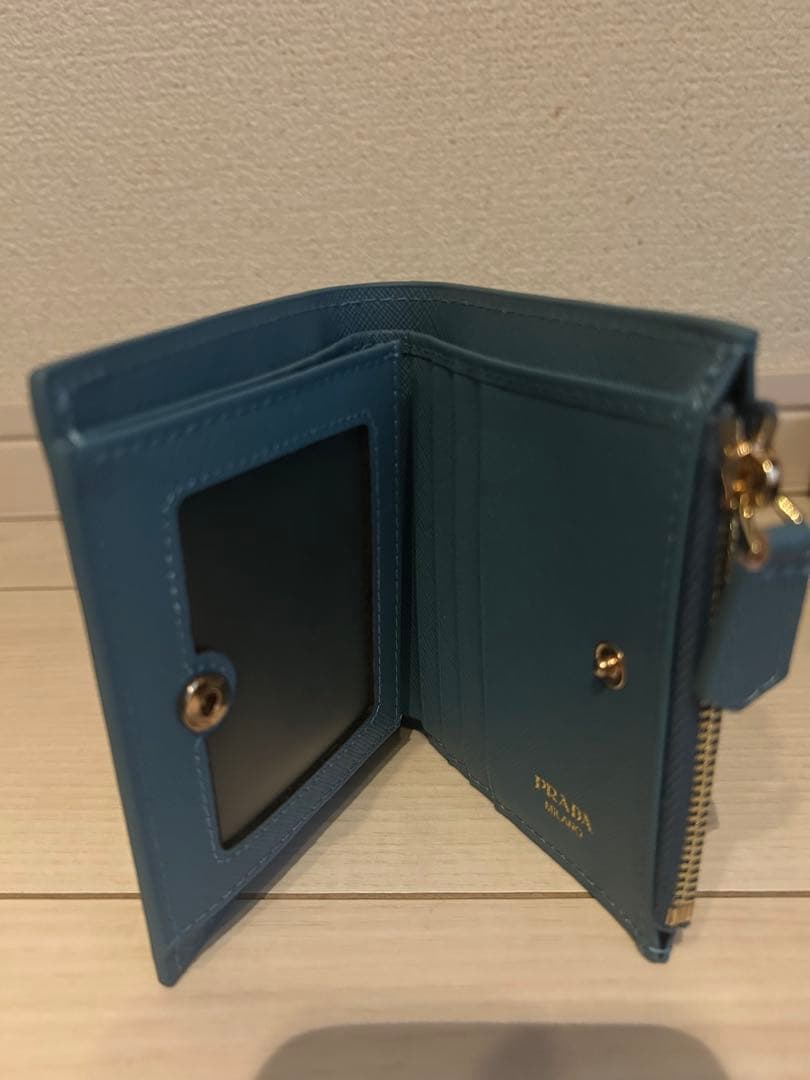 PRADA 二つ折り財布 ブルー