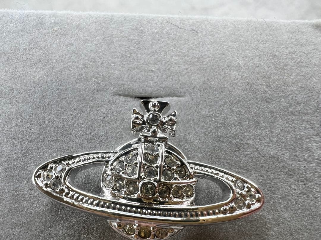 美品　ヴィヴィアンウエストウッド　オーブ　ピンバッチ　ラインストーン