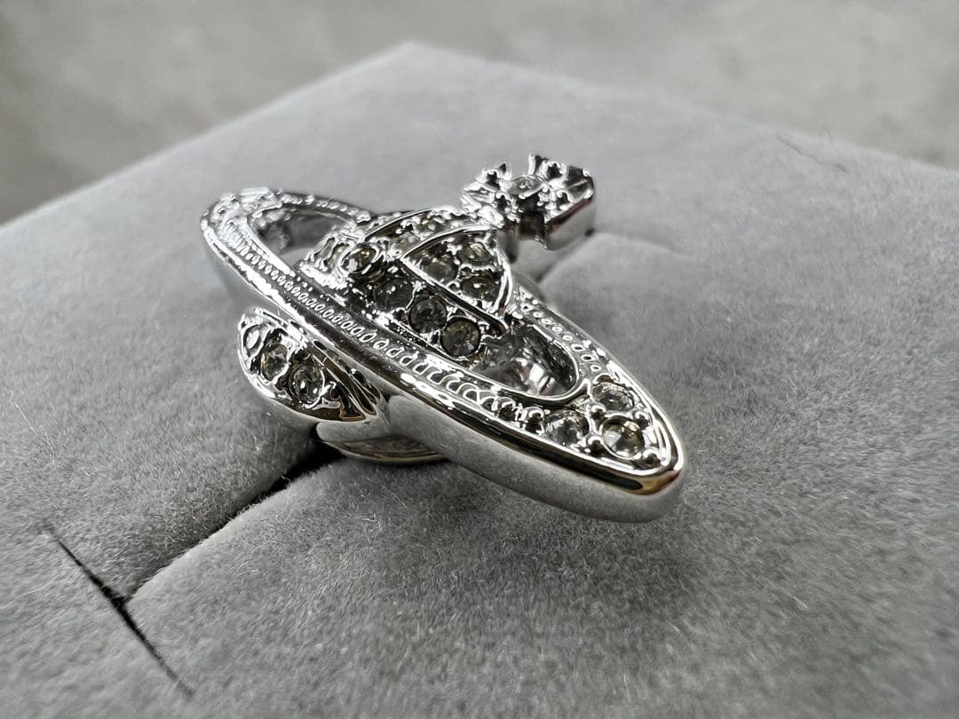 美品　ヴィヴィアンウエストウッド　オーブ　ピンバッチ　ラインストーン