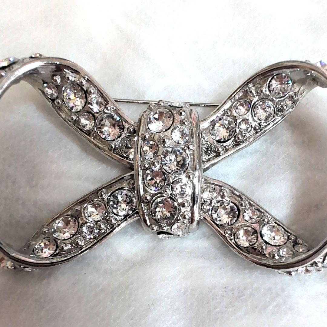 未使用級✨ルネ リボンモチーフブローチ クリスタルビジュー シルバー