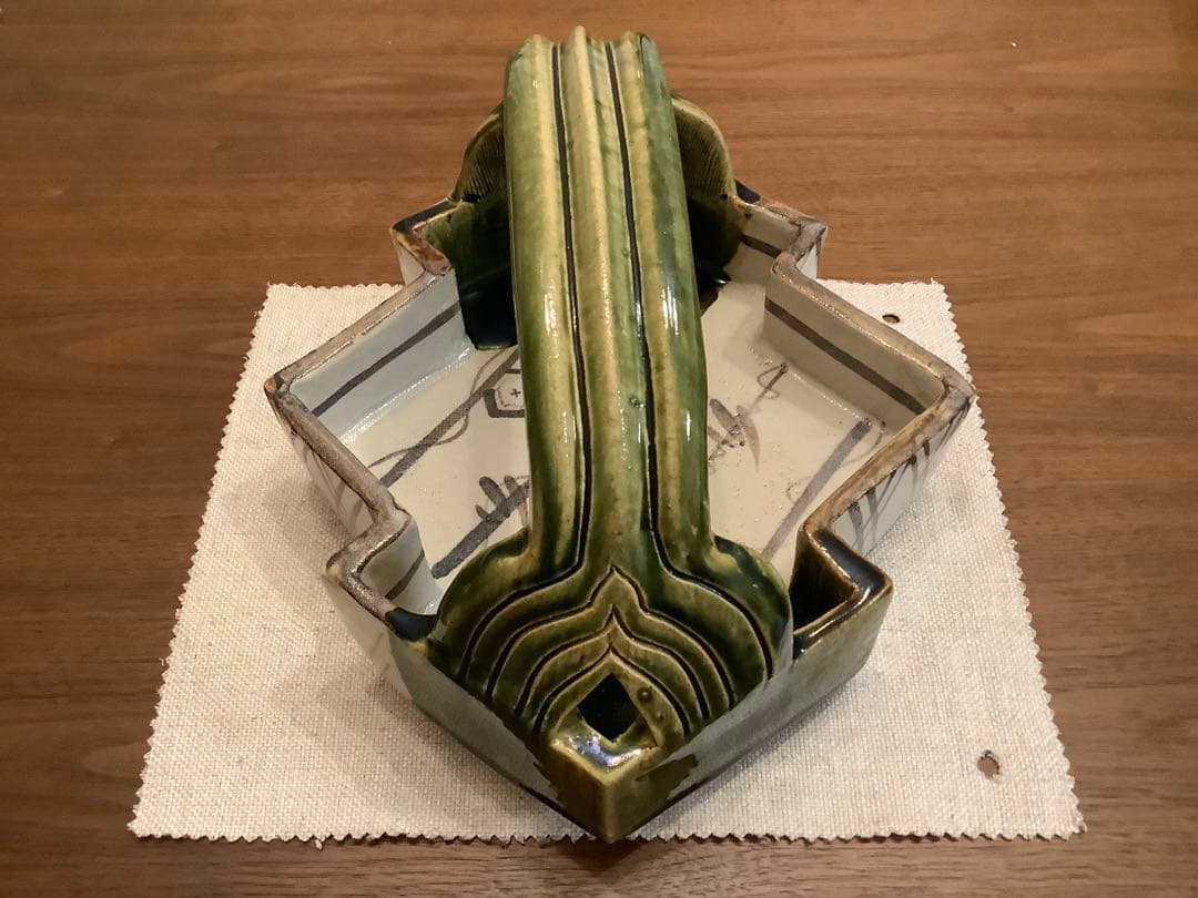 茶道具 織部 松皮菱 手鉢 菓子器 陶印 盛鉢 菓子入 茶事 茶会 お点前 茶器