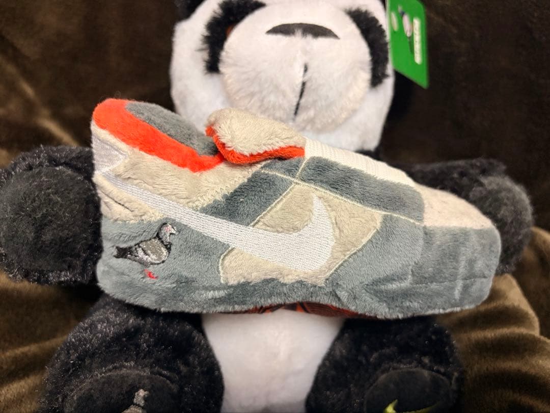 staple nike pigeon コラボ　パンダ　ぬいぐるみ