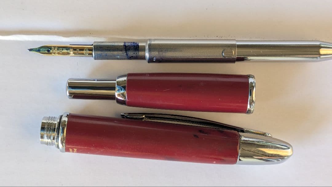 PILOT 赤 万年筆 キャップレス　ペン先18k