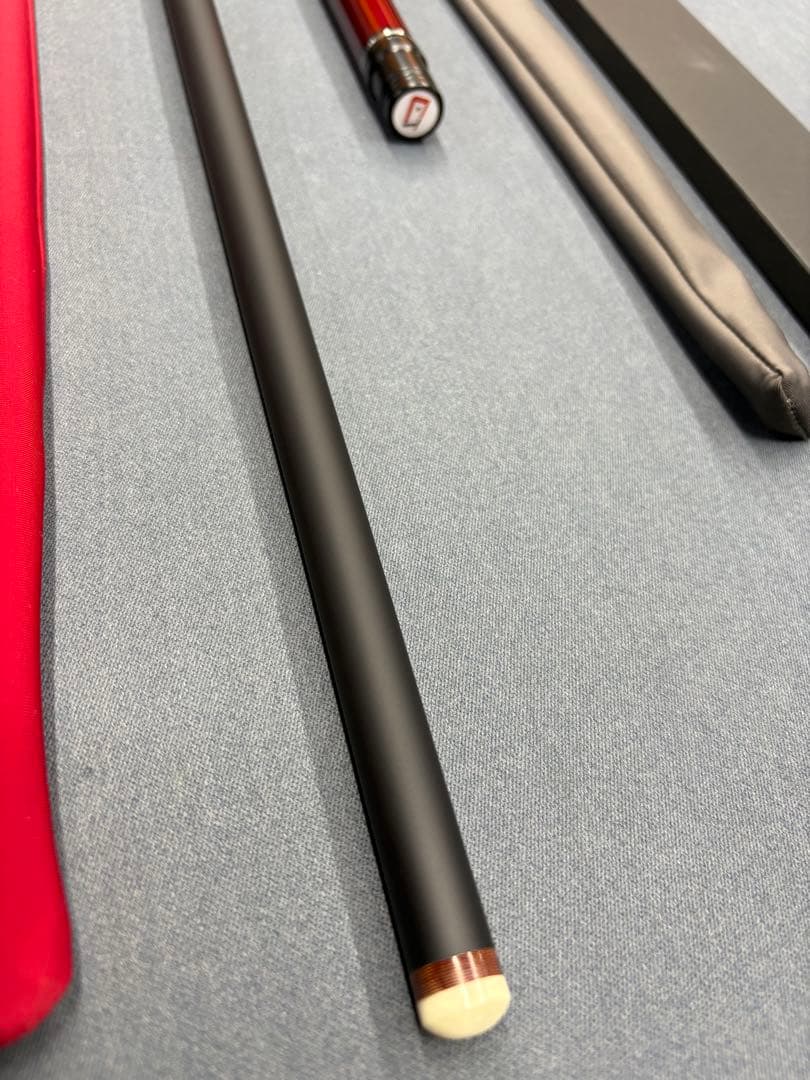 キューテックシナジーPROPEL 13.9 ビリヤードジャンプキュー　レッド新品