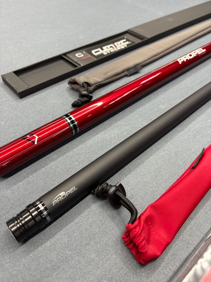 キューテックシナジーPROPEL 13.9 ビリヤードジャンプキュー　レッド新品