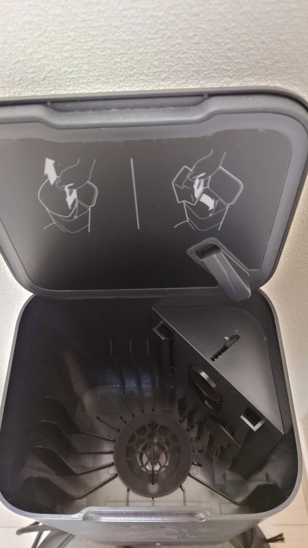 【中古】iRobot ルンバ i3+ ロボット掃除機 替えパック＆フィルター付