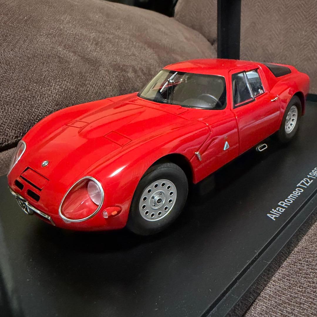 AUTOart Alfa Romeo TZ2 1965 ミニカー1:18