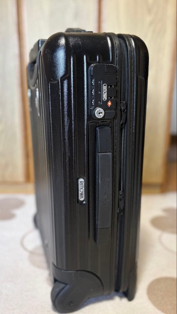 大特価　傷あり　RIMOWA ブラック キャリーケース　機内持ち込みサイズ