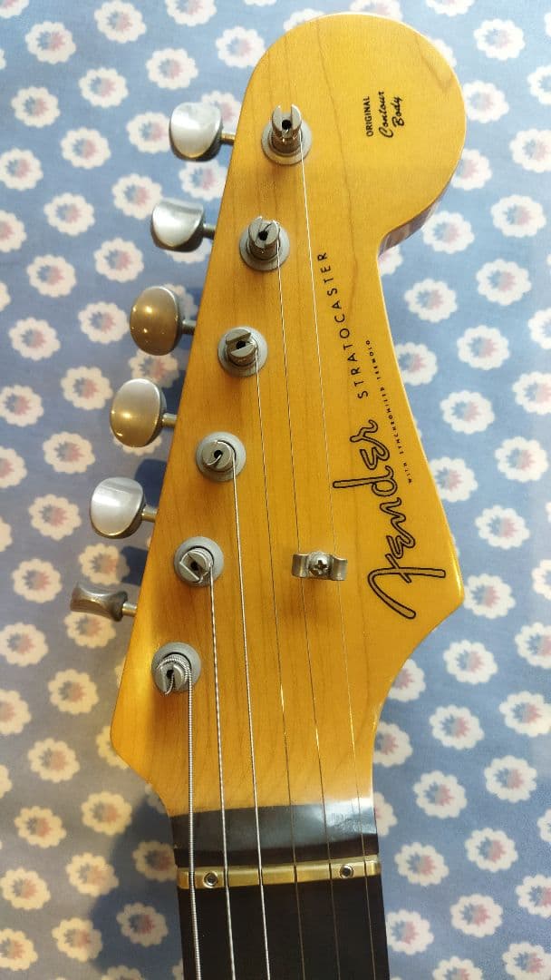 フェンダーネックとGFSボディアッセンブリ