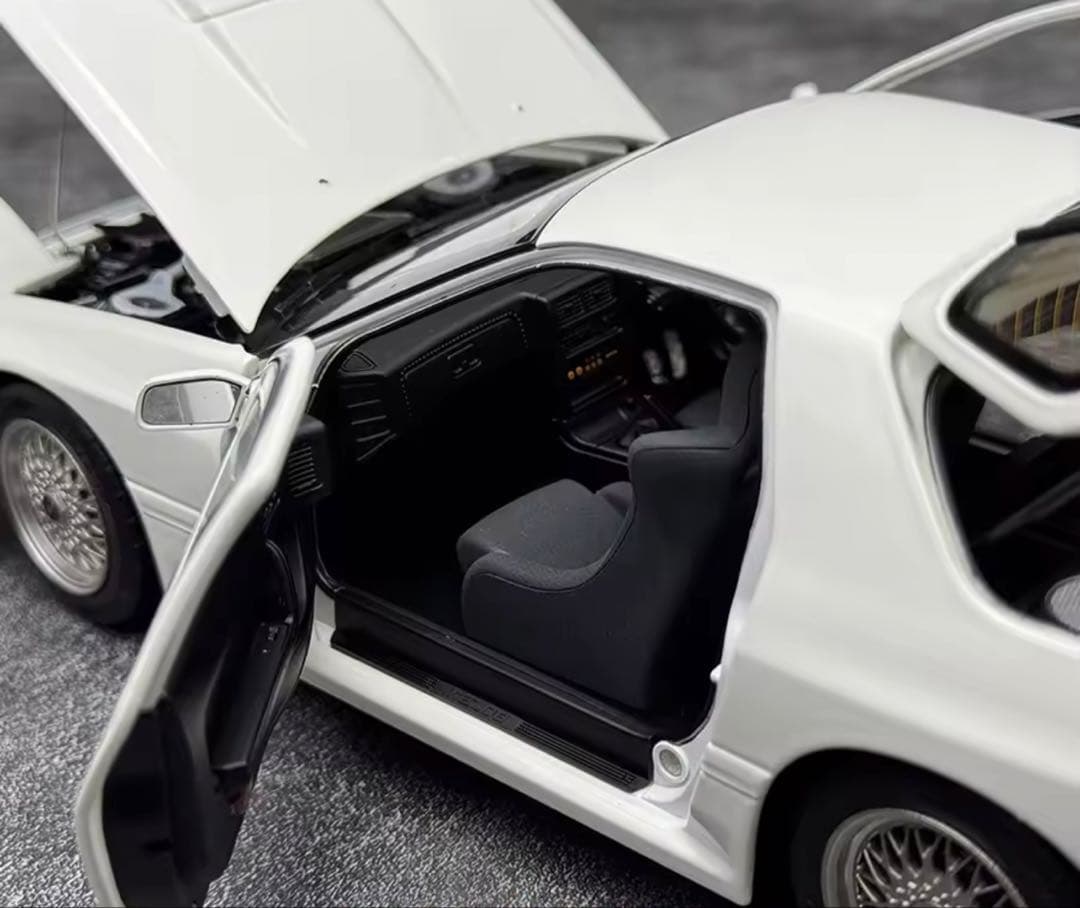 Mazda Savanna RX-7 FC3S 1/18スケールモデル