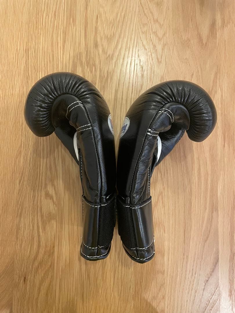 【即日発送】Winning ボクシンググローブ 8oz 黒