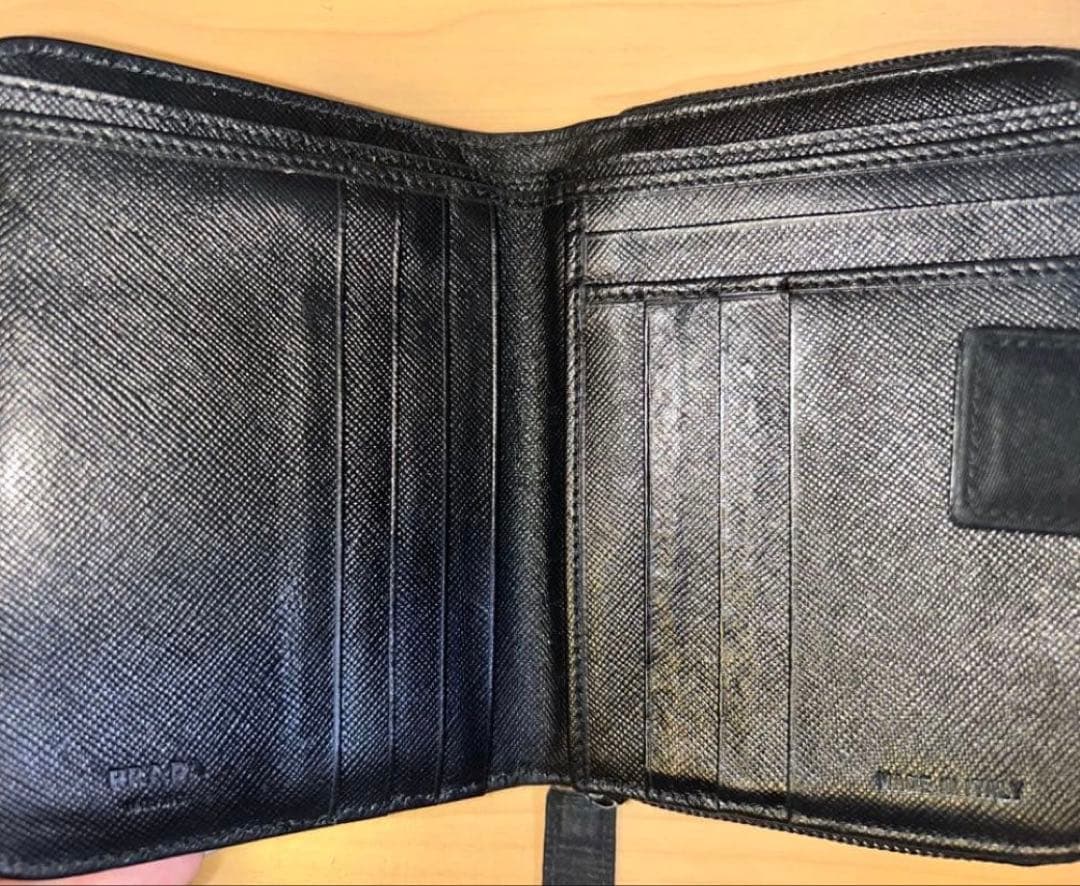 PRADA 二つ折り財布「Lsmam様」