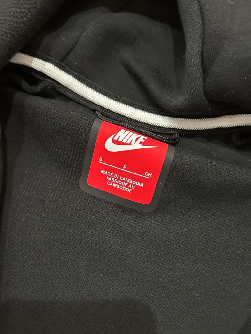 Nike リフレクティブテックフリース