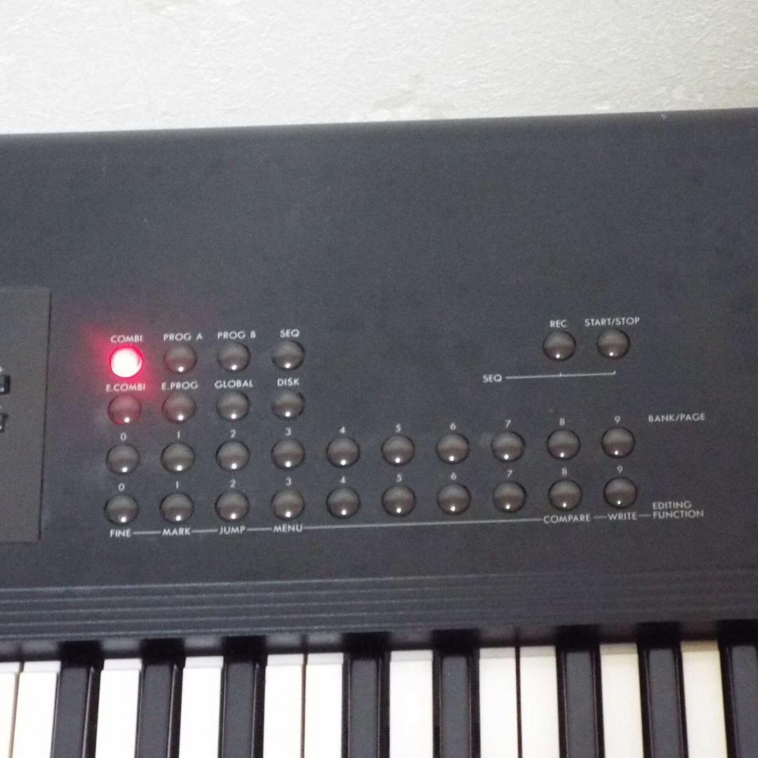 完動_美品 電池交換済 76FS鍵盤 コルグ T2_頑丈純正フライトケース付