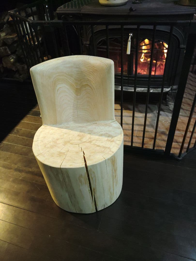 ひのきの丸太スツール背もたれ付き
