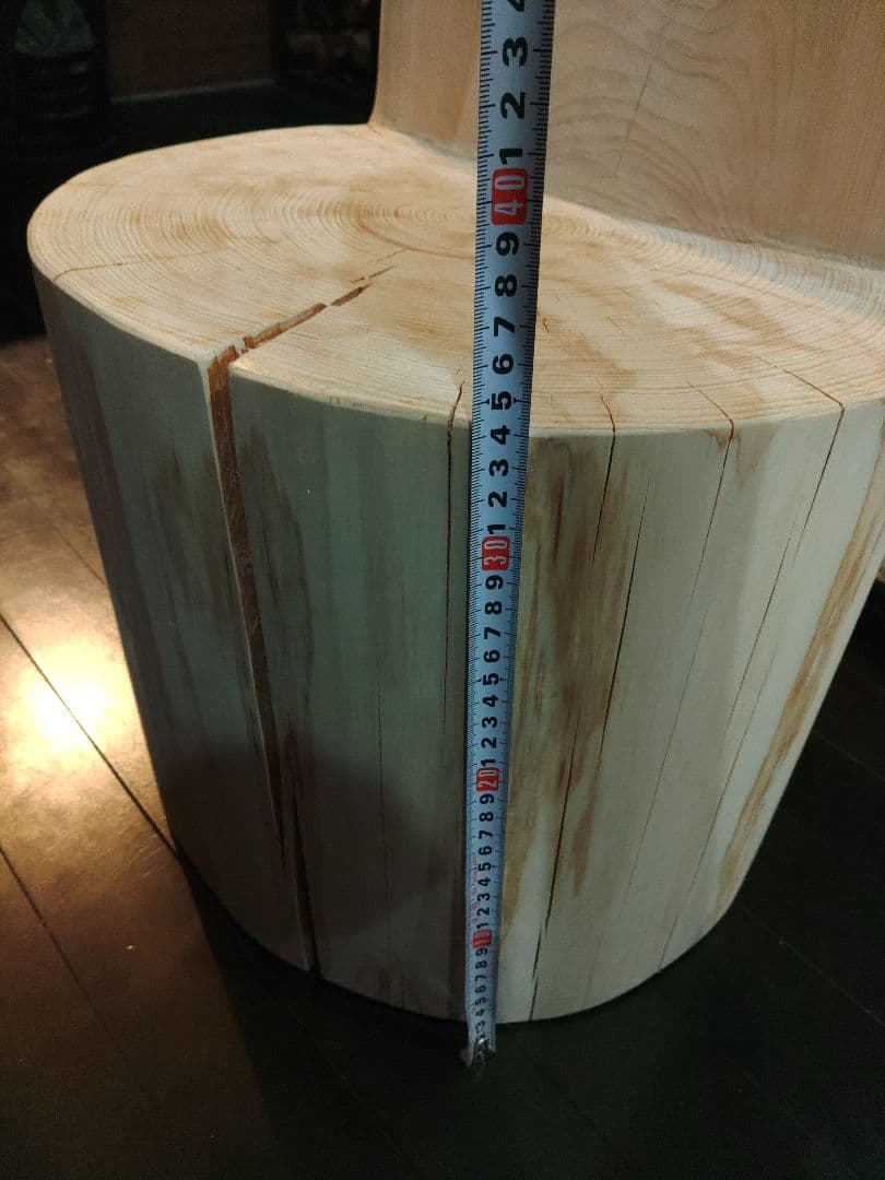 ひのきの丸太スツール背もたれ付き