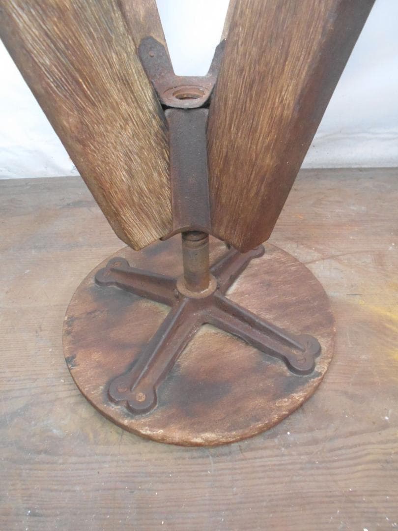 ■回転　丸椅子　木製イス　昭和レトロ/ビンテージ/学校/実験室