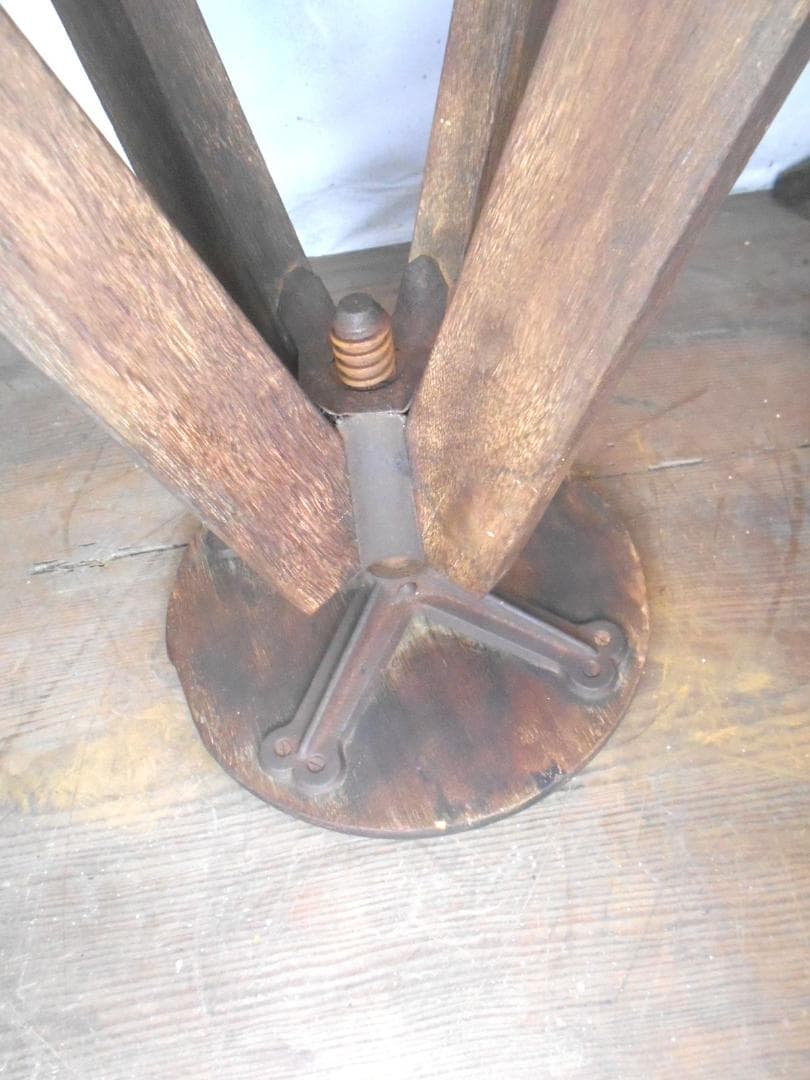 ■回転　丸椅子　木製イス　昭和レトロ/ビンテージ/学校/実験室