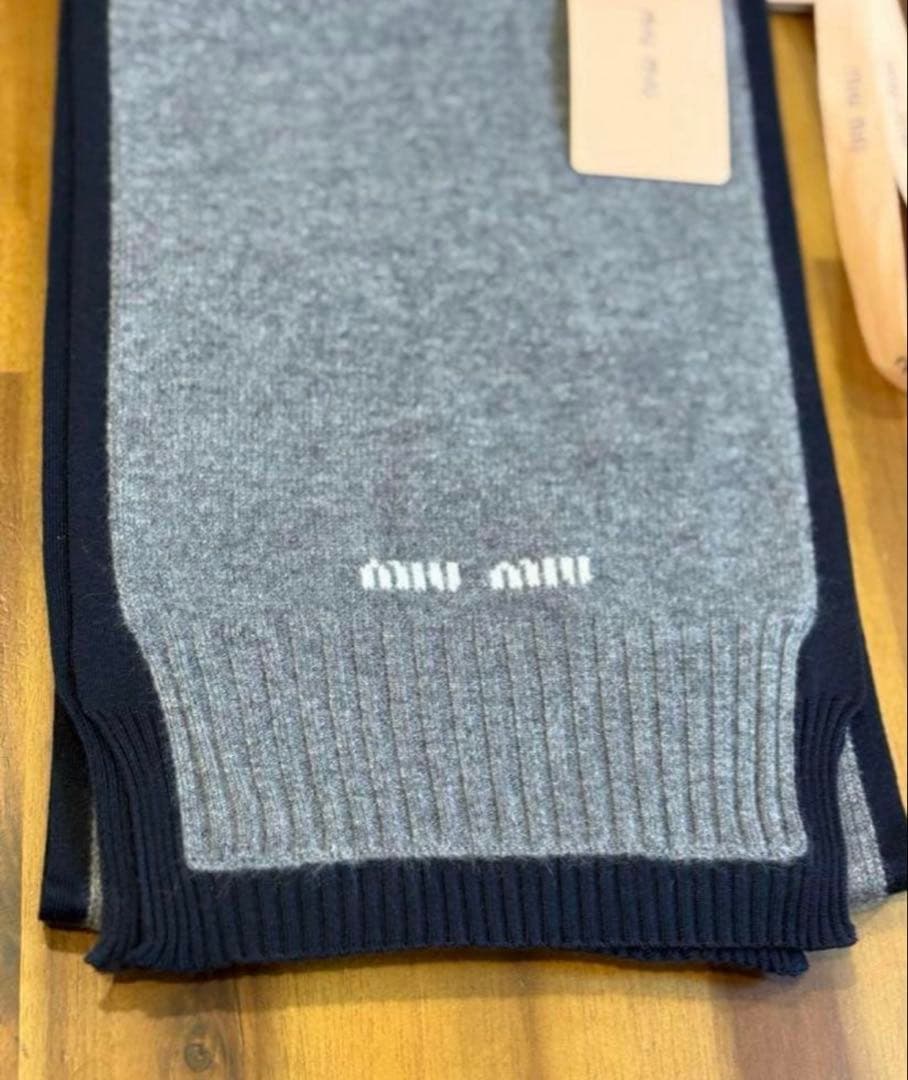 Miu Miu カシミアウールマフラー　グレーネイビー