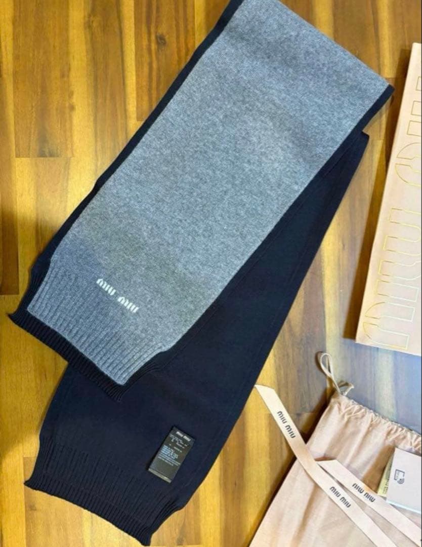 Miu Miu カシミアウールマフラー　グレーネイビー