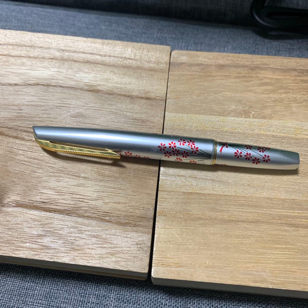 桜デザイン 万年筆 シルバーと白　14Ｋ