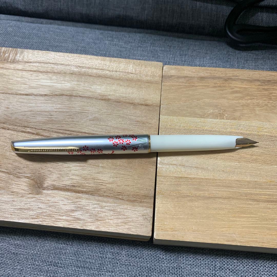 桜デザイン 万年筆 シルバーと白　14Ｋ