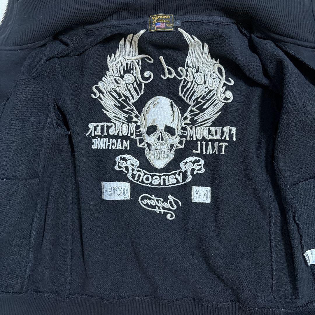 ワンワンワン　VANSON スカル刺繍 襟中フード入 ジップアップ