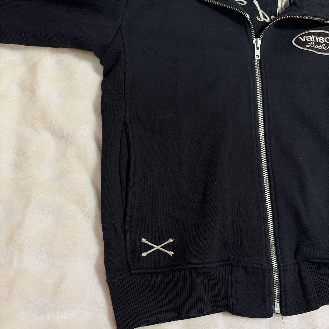 ワンワンワン　VANSON スカル刺繍 襟中フード入 ジップアップ