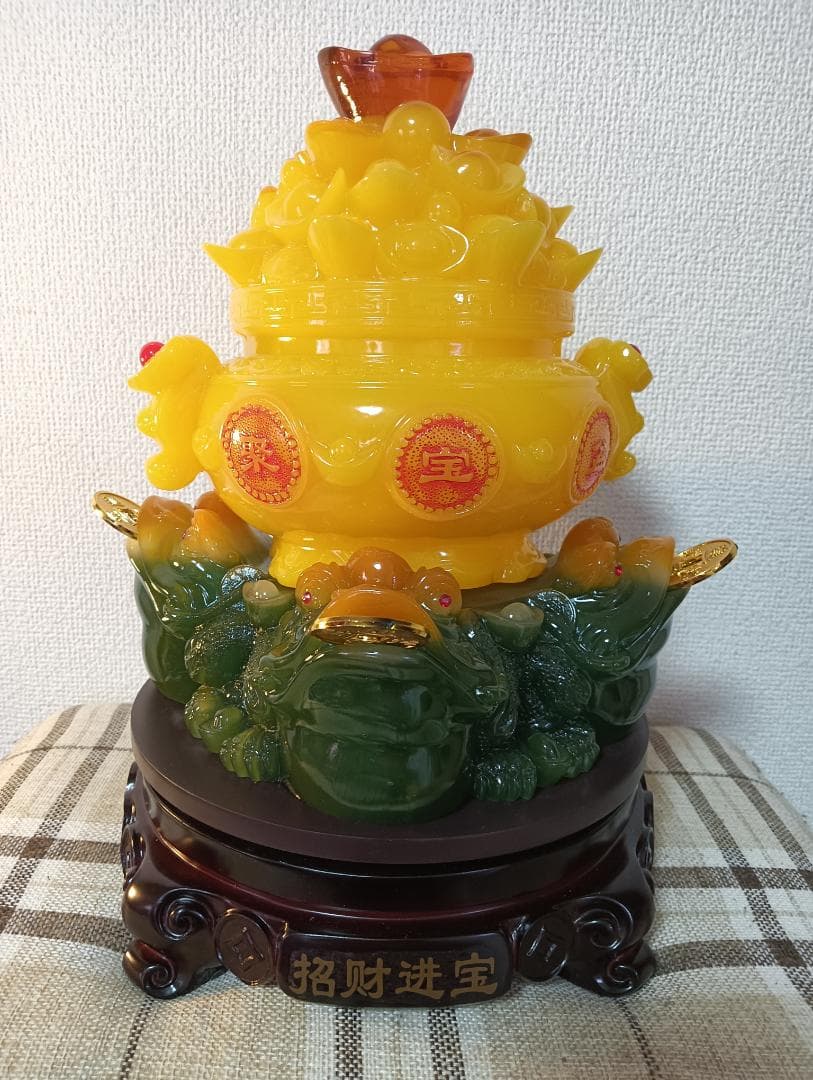 中国工芸品　金運カエルと金塊の置物　風水アイテム