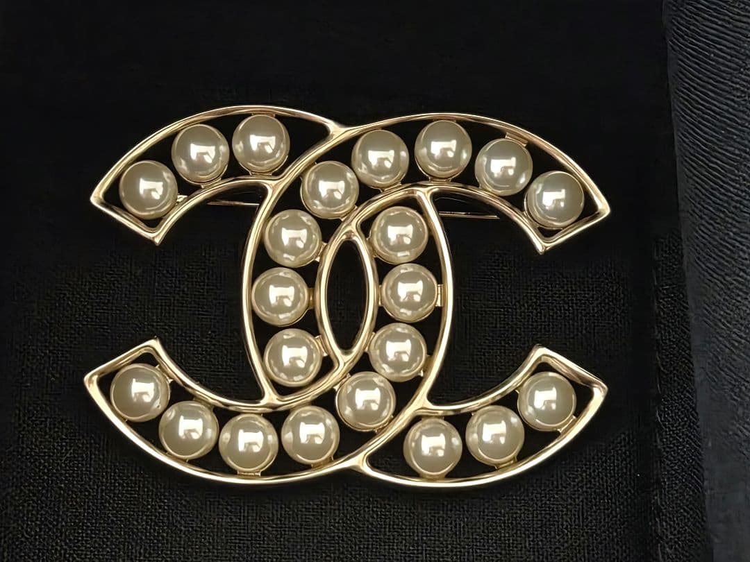 未使用　CHANEL ブローチ