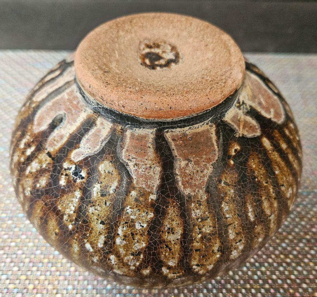 17～18世紀　東南アジア古陶磁器　安南　宋胡録　鉄釉　陰刻連弁文　ハート文　壺