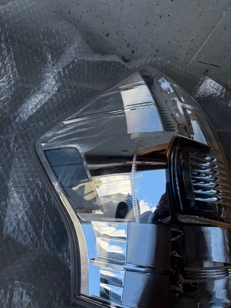 40系プリウスα前期　テールランプ左右セット寒冷地仕様